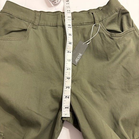 Ardene’s Women’s Green Cargo Pants - Picture 5 of 9